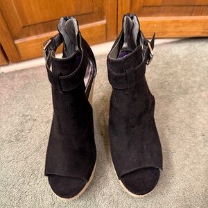 Women's Black Suede Peep-Toe Wedge Sandals Carlos Santana EUC